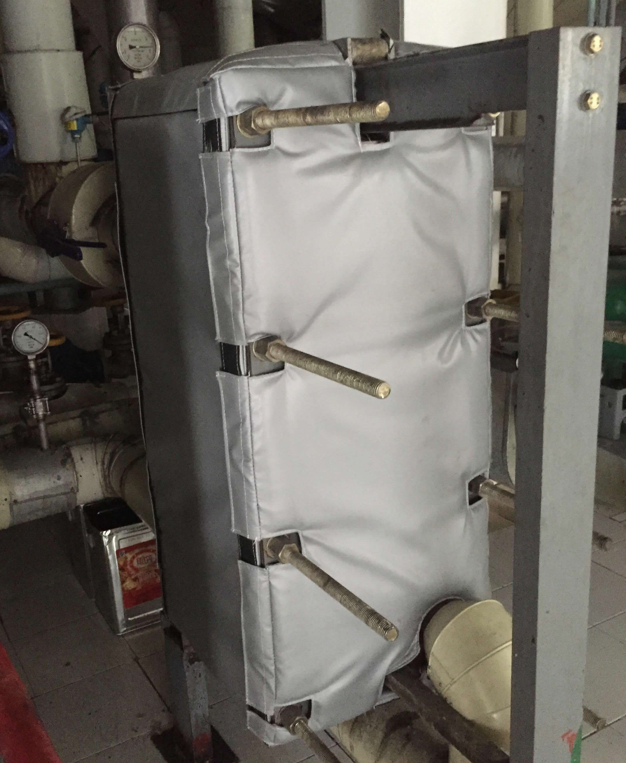 板式<a href=http://m.tjpet.com.cn/e/tags/?tagname=%E6%8D%A2%E7%83%AD%E5%99%A8%E4%BF%9D%E6%B8%A9 target=_blank class=infotextkey>換熱器保溫</a>套