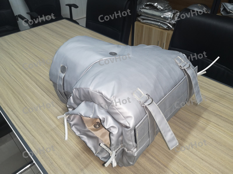 ? ? ? ?冬季氣溫逐漸變冷，我們大家自覺不自覺的都穿上了厚厚的衣服御寒。那么問題來了，我們的設備是否“穿暖”了？要不要穿些東西？穿哪些可以溫暖過冬？ ? ? ? ?石油，電力，化工等很多行業裝置每年冬季都會開展設備防凝凍工作，目的就是不凍壞一臺設備、一條管線。設備凝凍只是因為環境溫度的降低，解決這個問題常規來說不外乎就是做保溫。 ? ? ? ?為此，科好特開發了可以與閥門及設備一同工作的可拆裝保溫產品，安裝和拆卸變得容易，可反復使用。<a href=http://m.tjpet.com.cn/e/tags/?tagname=%E9%98%80%E9%97%A8%E4%BF%9D%E6%B8%A9 target=_blank class=infotextkey>閥門保溫</a>產品用材屬于輕質柔性無石棉材料，在高度復雜和狹窄的區域同樣可以很好使用，無論是截止閥、球閥等均可安裝。通常用戶只需提供閥門名稱型號和同一型號數量清單即可訂購相應的可拆卸<a href=http://m.tjpet.com.cn/e/tags/?tagname=%E9%98%80%E9%97%A8%E4%BF%9D%E6%B8%A9%E5%A5%97 target=_blank class=infotextkey><a href=http://m.tjpet.com.cn/e/tags/?tagname=%E9%98%80%E9%97%A8%E4%BF%9D%E6%B8%A9 target=_blank class=infotextkey>閥門保溫</a>套</a>了，特殊類型需要提供詳細規格或尺寸。可拆卸<a href=http://m.tjpet.com.cn/e/tags/?tagname=%E9%98%80%E9%97%A8%E4%BF%9D%E6%B8%A9 target=_blank class=infotextkey>閥門保溫</a>產品外觀漂亮整潔、表面可擦洗，環保，無污染。 ? ? ? ?給閥門穿上“保暖衣”，給企業“錦上添花”！